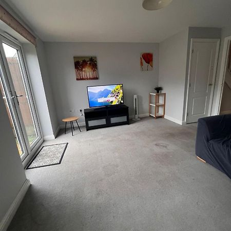 Whyte, Modern 3 Bed House With Garden, Sleeps 9, Free Parking, Sittingbourne City Centre, Kent Exterior foto